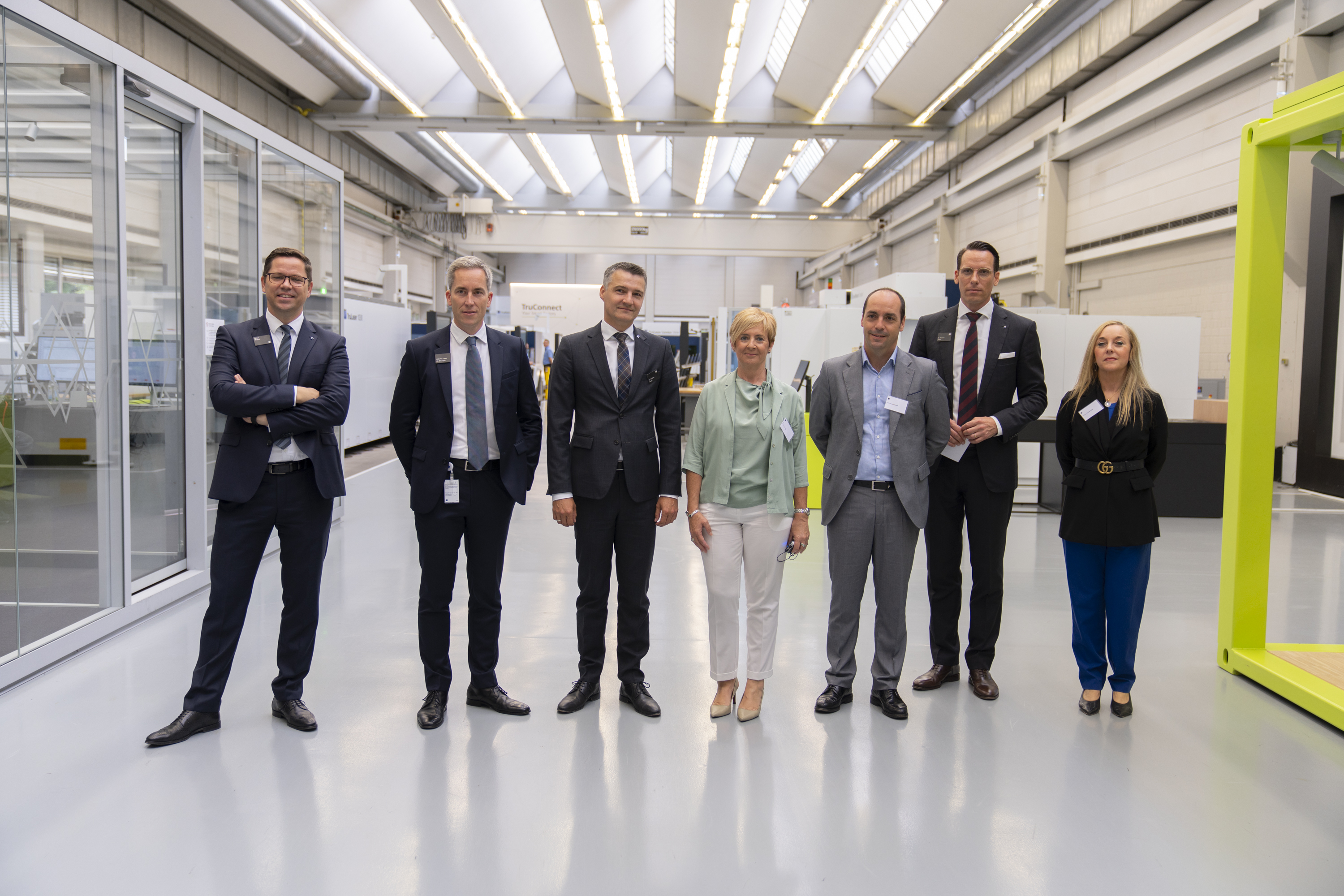 La consejera de Desarrollo Económico, Sostenibilidad y Medio Ambiente del Gobierno Vasco visita la sede central de TRUMPF en Alemania de la mano de Lantek