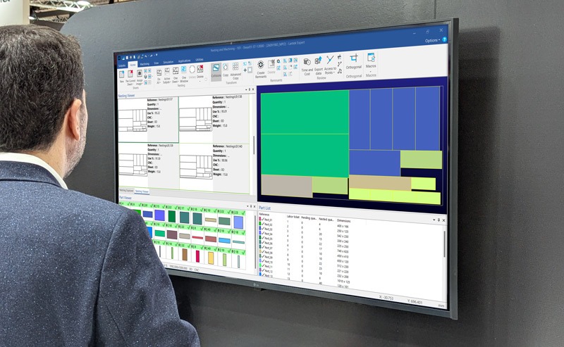 Operario utilizando Lantek Quattro para programar piezas de chapa