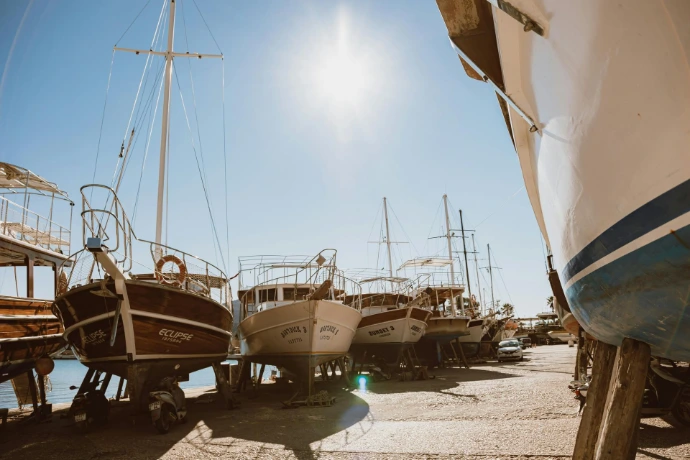barcos en el puerto