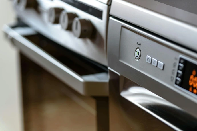 asas y piezas metálicas de fuegos y horno