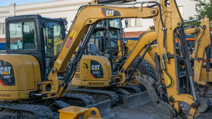 Máquina excavadora en operación en construcción